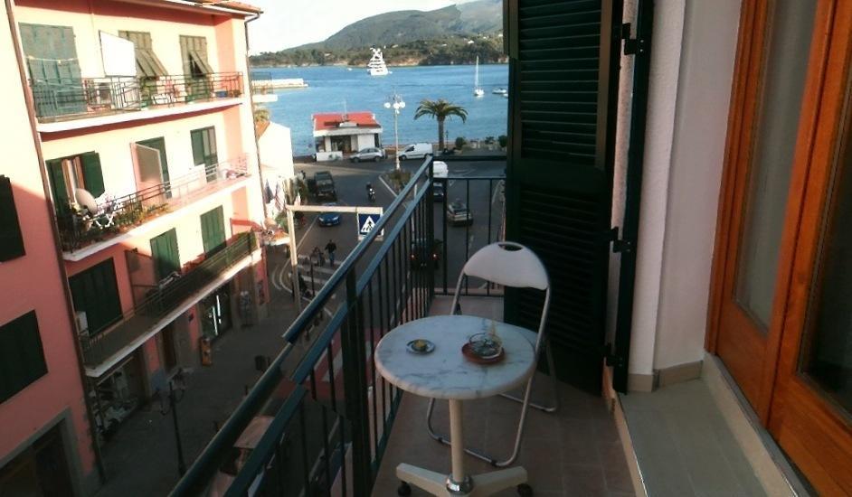 Affittacamere Vista Mare Porto Azzurro Habitación foto